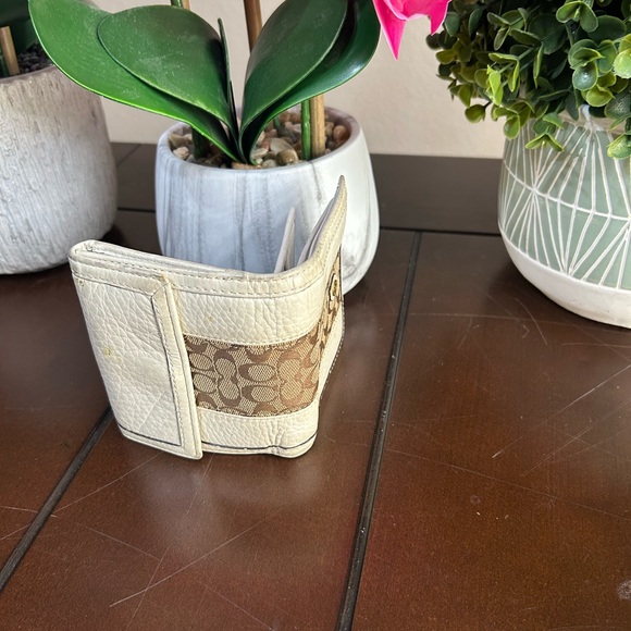 Coach white leather wallet - Picture 9 of 10